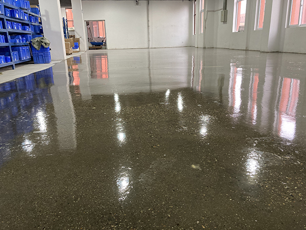 水泥地面起沙子的处理办法